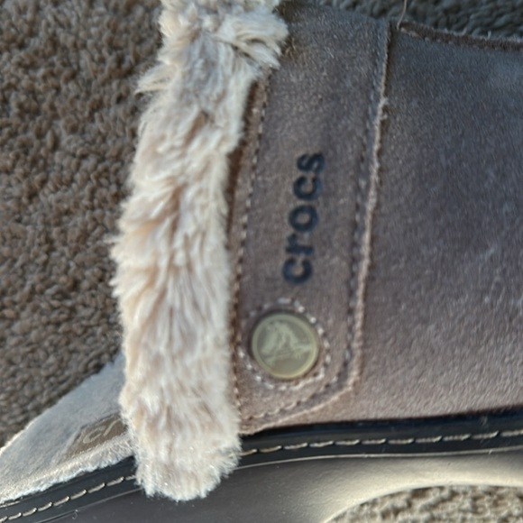 Crocs fleece clogs, size 10 - Picture 6 of 7